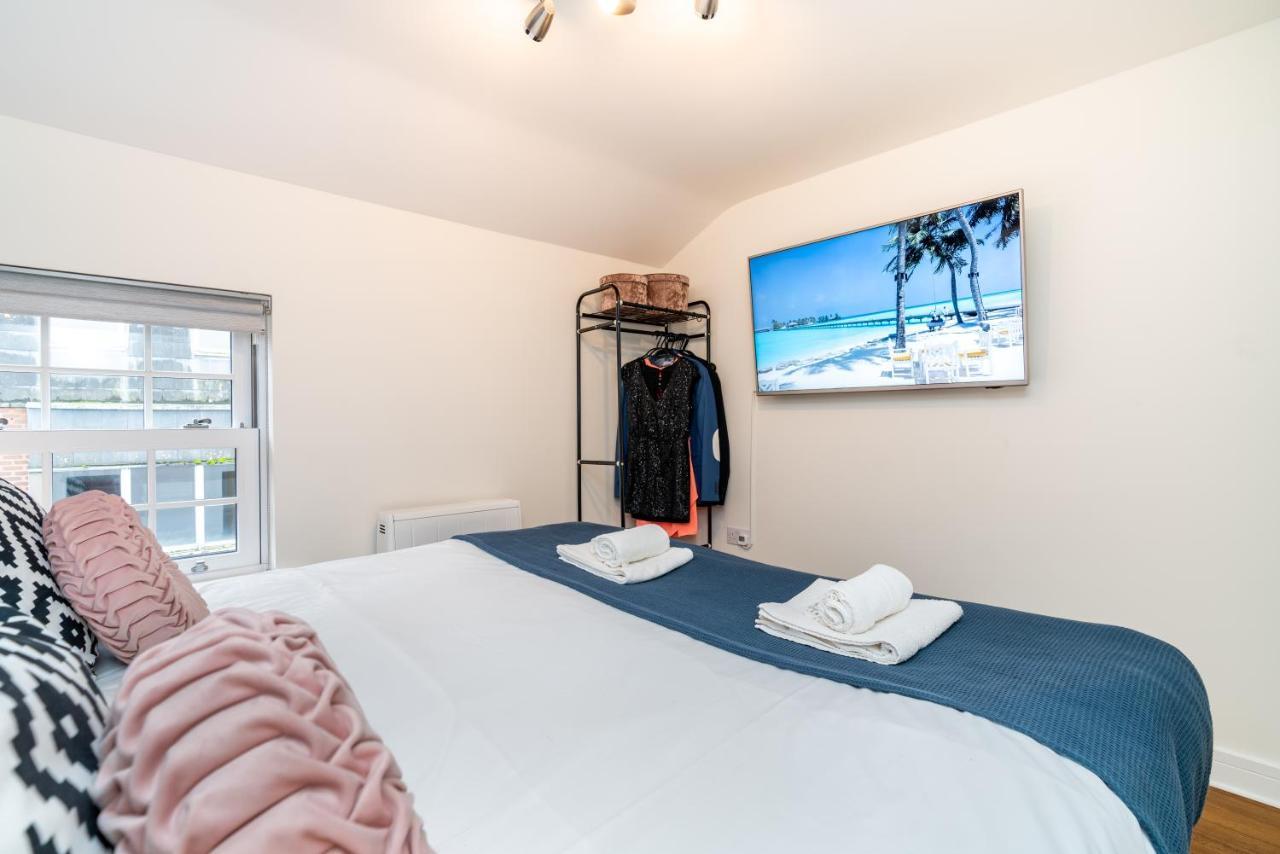 Town Center Apartment With 55” Smart Tv+Netflix Andover Exterior foto