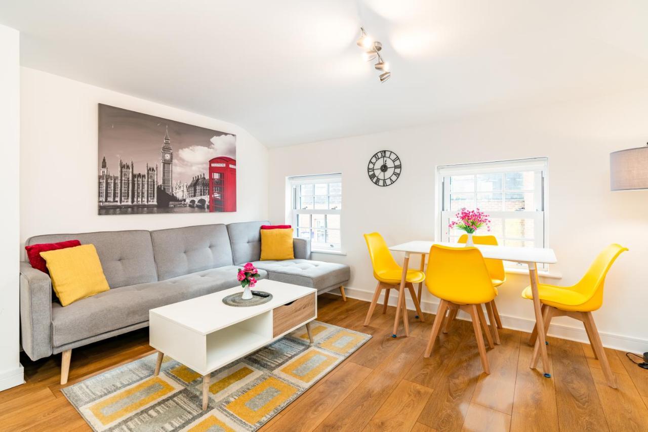 Town Center Apartment With 55” Smart Tv+Netflix Andover Exterior foto