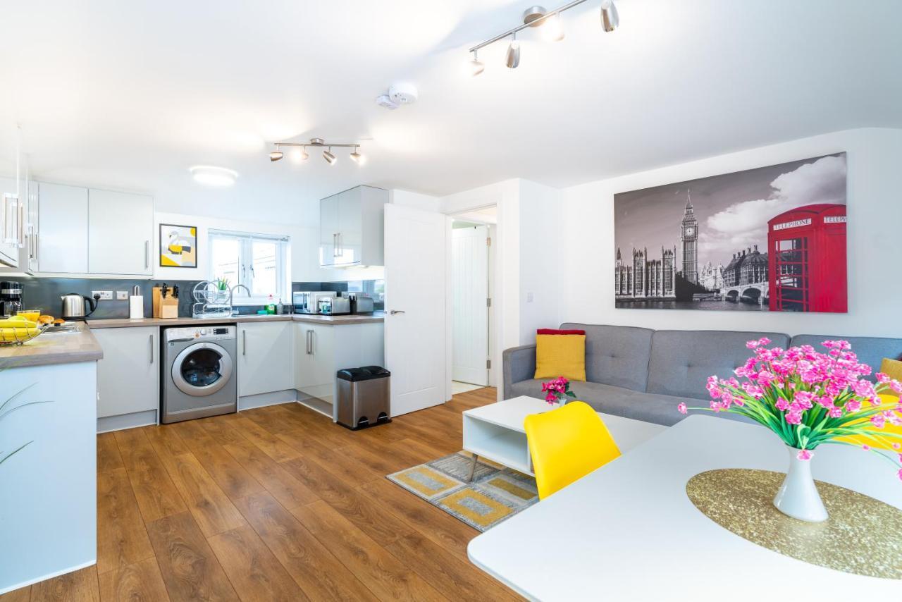 Town Center Apartment With 55” Smart Tv+Netflix Andover Exterior foto
